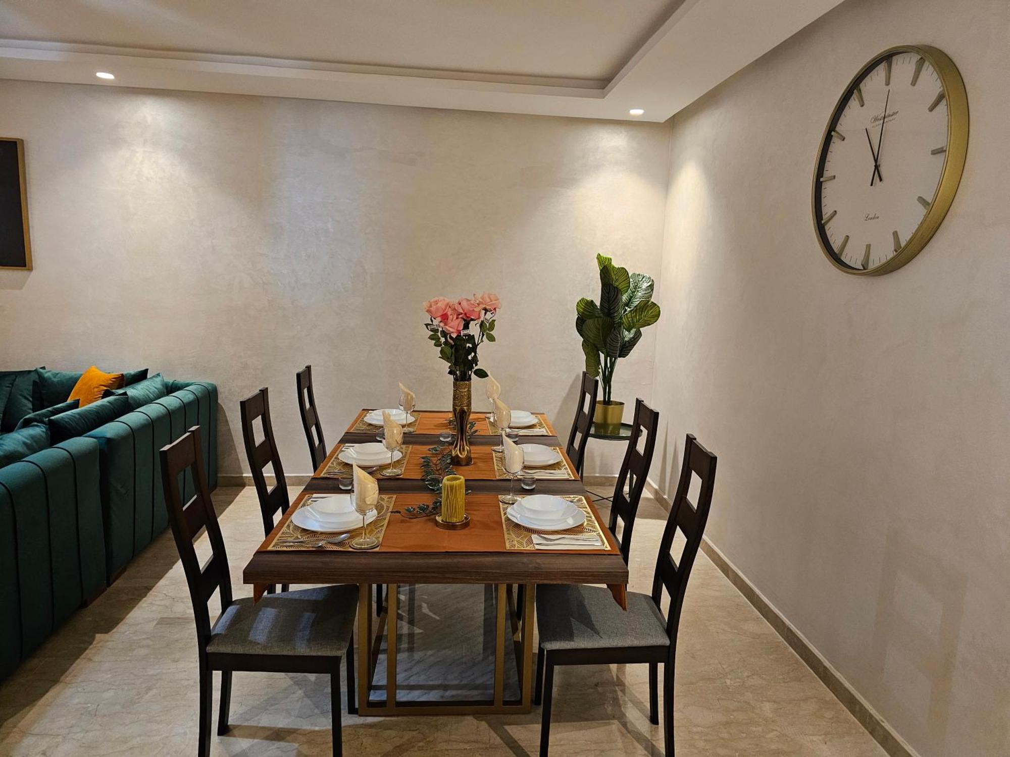 3 Bedroom Luxury With Premium Amenities For Larger Families Apartment *