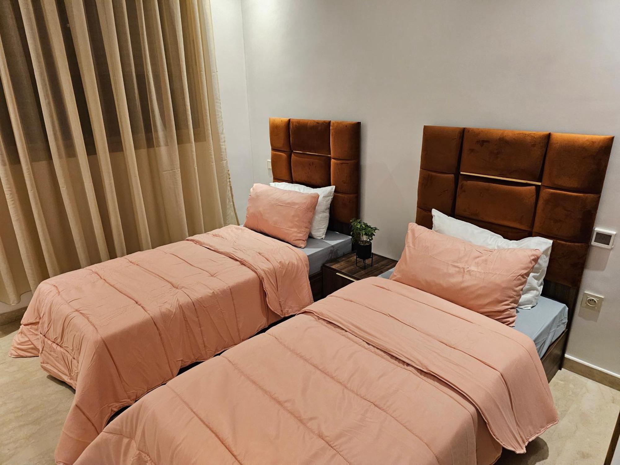 3 Bedroom Luxury With Premium Amenities For Larger Families Apartment