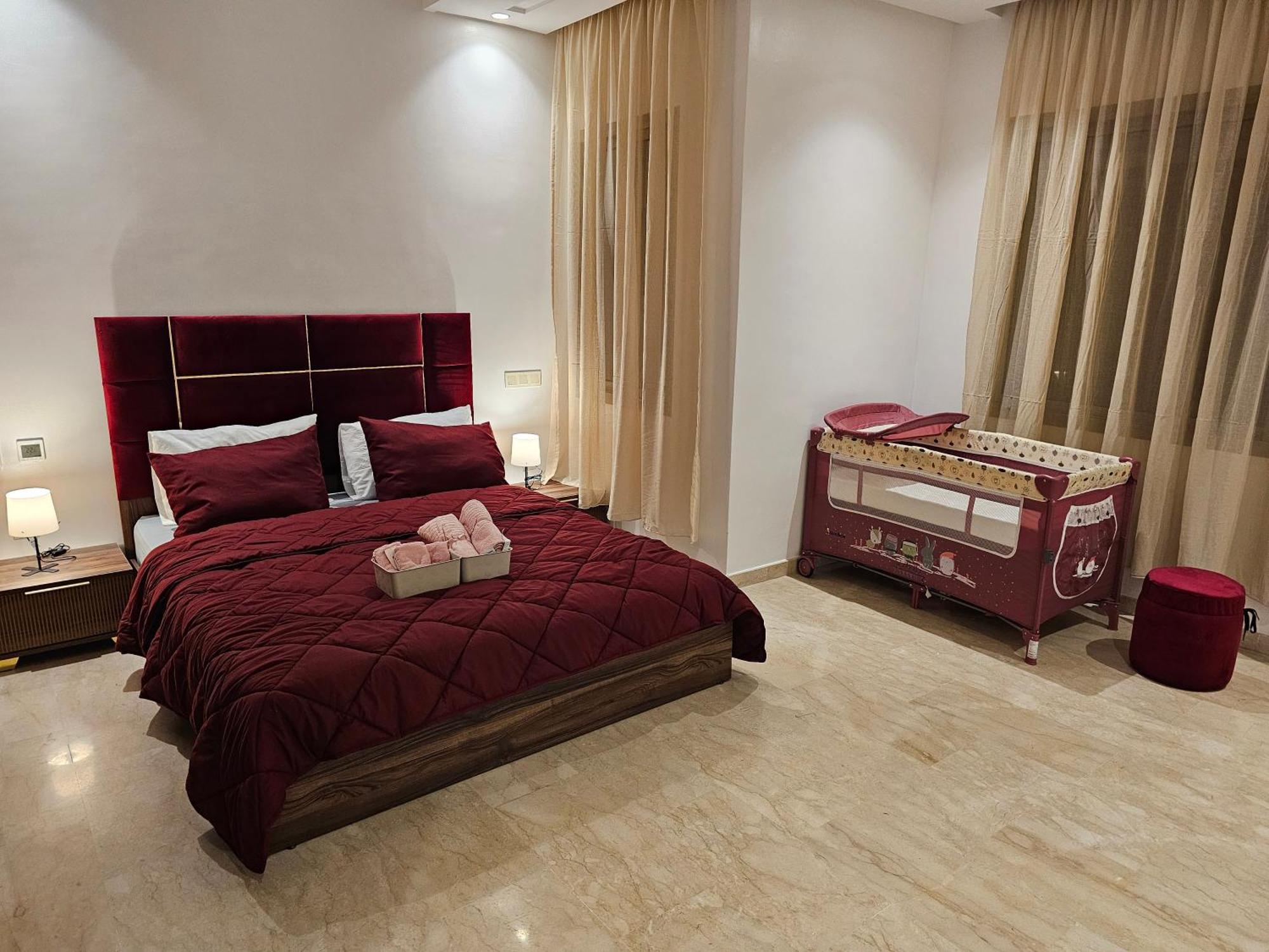 3 Bedroom Luxury With Premium Amenities For Larger Families Apartment
